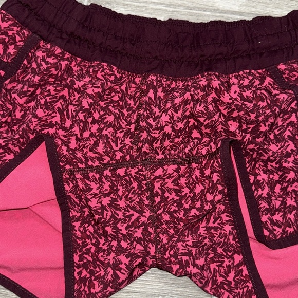 Lululemon Tracker Short III *4-way Stretch size 6 - Picture 9 of 12
